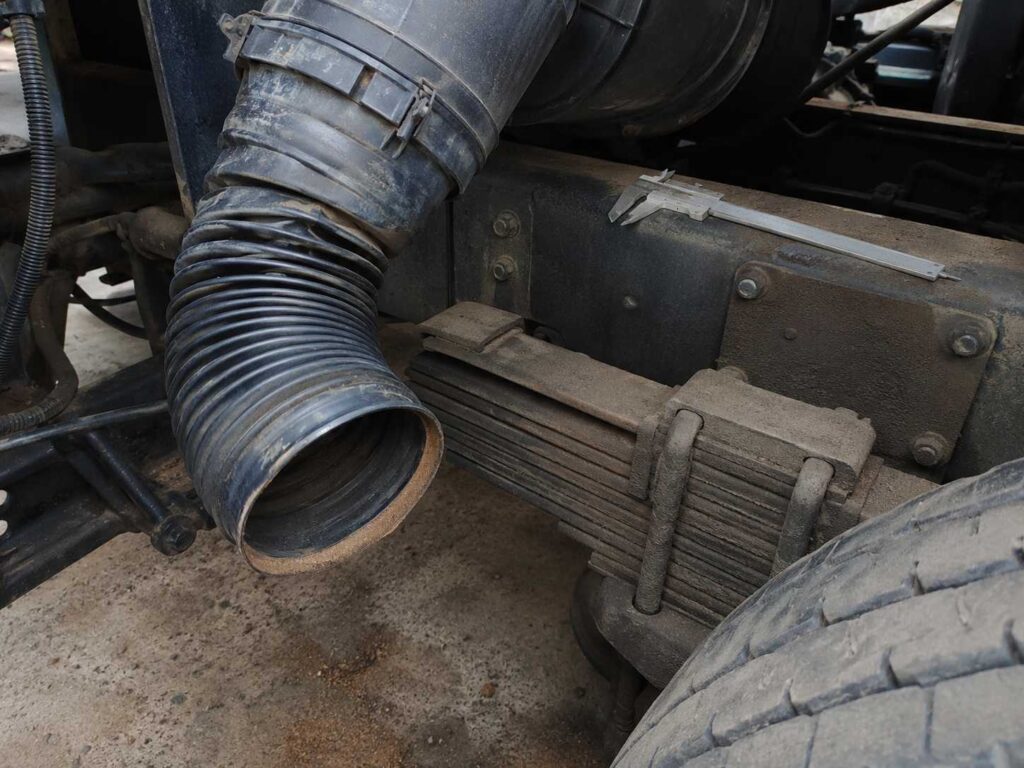 Fotografia forense ilustrando um caso de perícia em falha de manutenção em motor de caminhão na cidade de Camaquã RS.